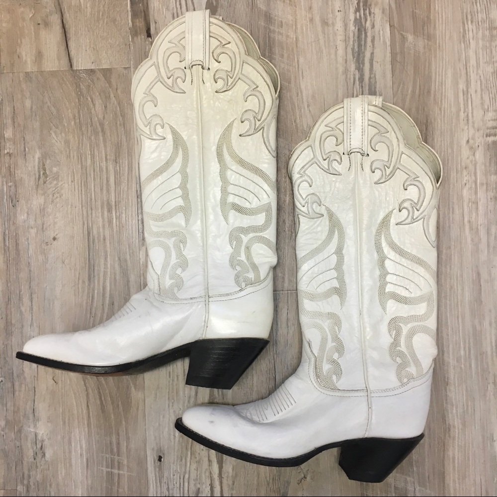 White Cowgirl Boots 🤍